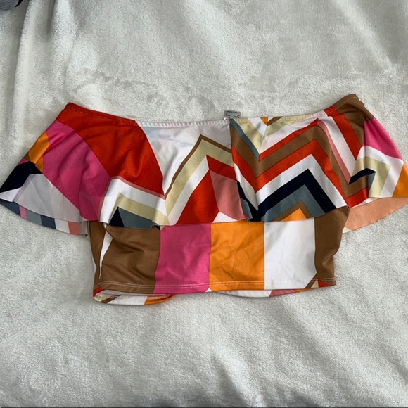 Colorful Geometric Off-Shoulder Top - Picture 3 of 3